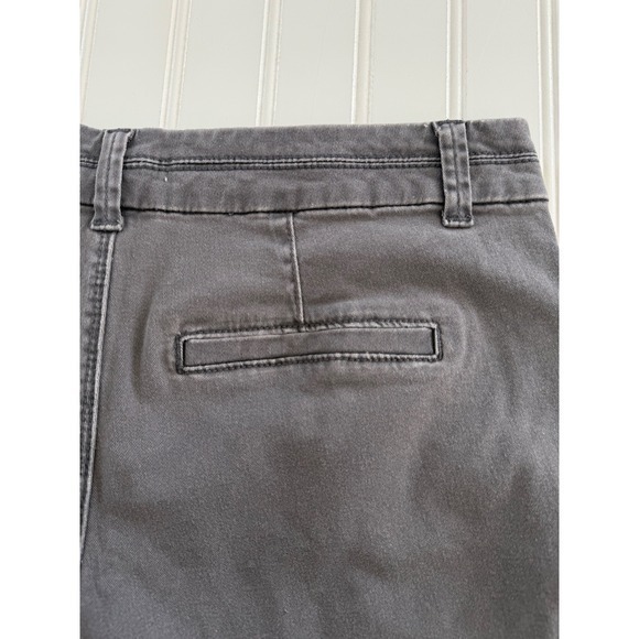 Maurices Womens 5/6 Gray Chino Shorts Mid Rise Cotton Stretch Casual - Picture 8 of 9